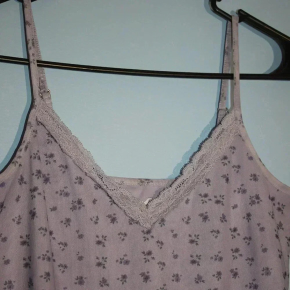 Hollister Camisole with Lace Lilac Floral Print - Picture 6 of 14